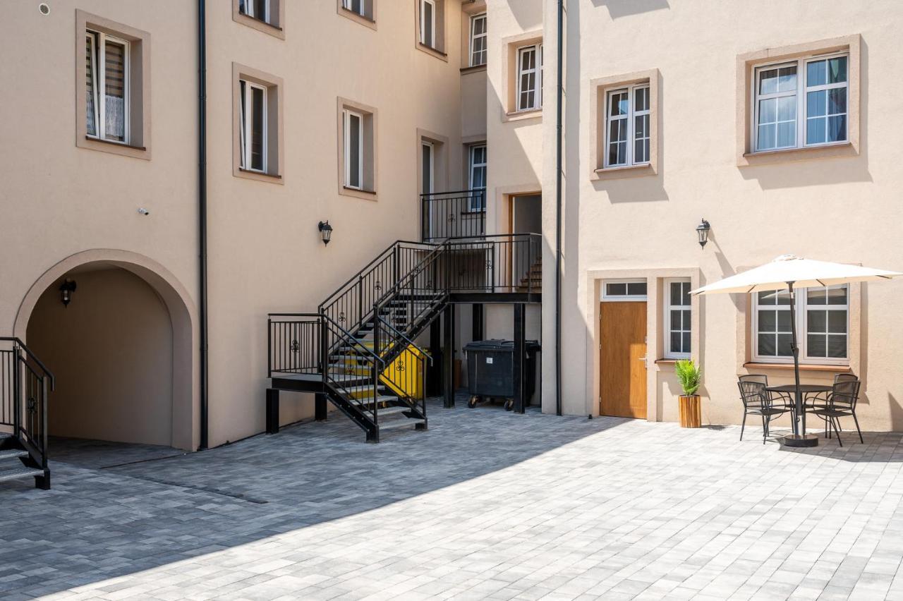 Central Platinum Apartments 8 リブニク エクステリア 写真